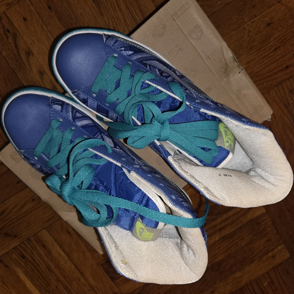 Nike Blue and Teal Women's Sneakers - Picture 6 of 8